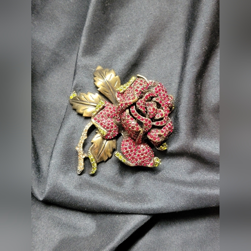 Heidi Daus - Crystal Rose Brooch - Picture 2 of 5